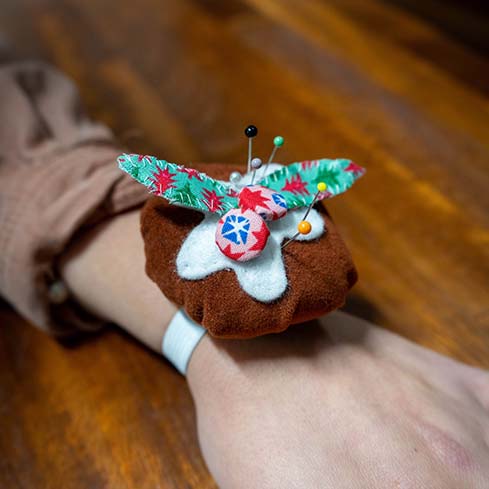 How to make a Christmas pudding pin cushion