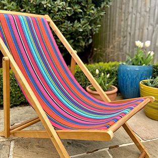 Go vintage with deckchairs  