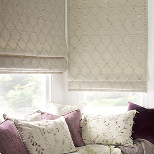 Living room blind ideas – Roman blinds