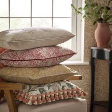 William Morris Cushions / Acorn Gold Cushion